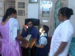 Dr. Anoop bei der Arbeit im Mount Rosary Hospital